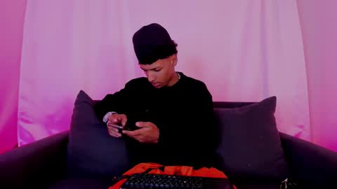 ThiagoFerreti online show from 13, 11, 2025