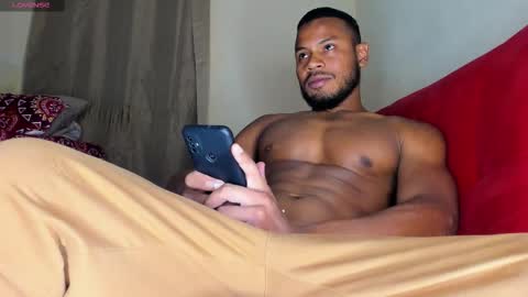 Snapshot of thiagosantos_ chatting on 27, 10, 2025 Thiago Instagram   online show from 27, 10, 2025