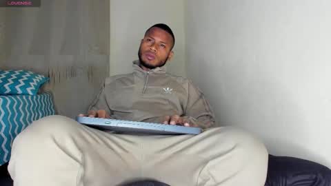 Snapshot of thiagosantos_ chatting on 4, 12, 2025 Thiago Instagram online show from 4, 12, 2025