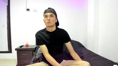 Snapshot of thiagowells_ chatting on 1, 2, 2025 Thiago Wells online show from 1, 2, 2025