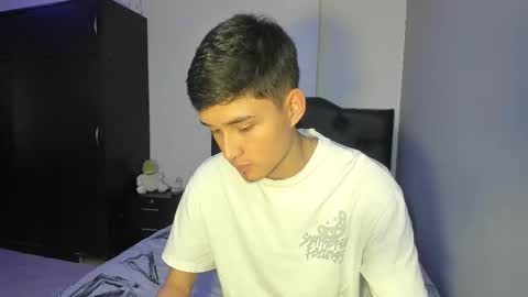 Snapshot of thiagowells_ chatting on 5, 11, 2025 Thiago Wells online show from 5, 11, 2025