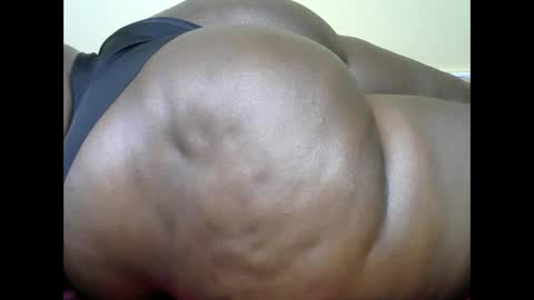 Snapshot of thick_queenn chatting on 8, 2, 2025 thick_queenn online show from 8, 2, 2025