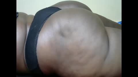 Snapshot of thick_queenn chatting on 12, 2, 2025 thick_queenn online show from 12, 2, 2025