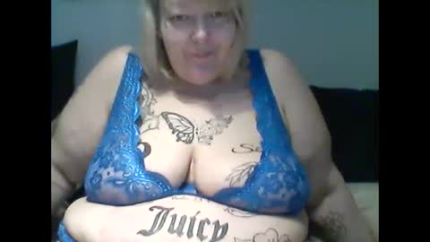 Snapshot of thickdarkangel chatting on 16, 4, 2026 thickdarkangel online show from 16, 4, 2026