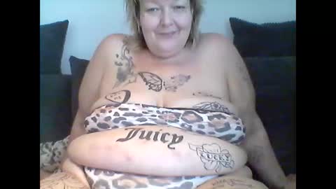 Snapshot of thickdarkangel chatting on 10, 5, 2026 thickdarkangel online show from 10, 5, 2026