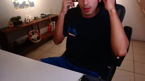 Snapshot of thieves_us chatting on 1, 2, 2026 thieves_us online show from 1, 2, 2026