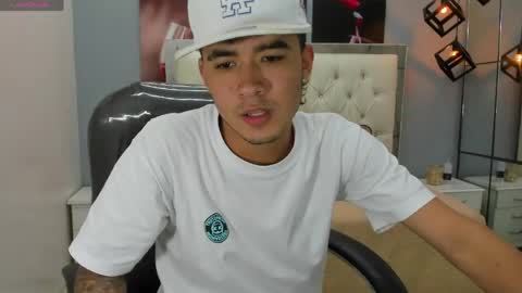 Snapshot of thiiago_collins chatting on 17, 5, 2026 THIAGO COLLINS online show from 17, 5, 2026