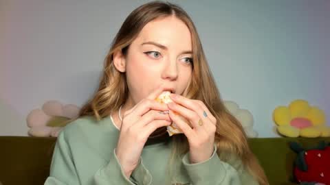 Snapshot of thisisamelia chatting on 27, 12, 2024 Amelia shows on mondays fridays and sundays if anything changes im giving updates on my fansly online show from 27, 12, 2024