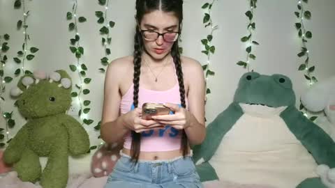 Snapshot of thistlefernsby chatting on 17, 6, 2026 thistlefernsby online show from 17, 6, 2026