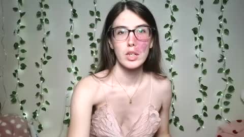 Snapshot of thistlefernsby chatting on 8, 7, 2026 thistlefernsby online show from 8, 7, 2026
