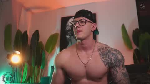 Snapshot of thomas_falcon1 chatting on 23, 11, 2025 Thomas Falcon online show from 23, 11, 2025