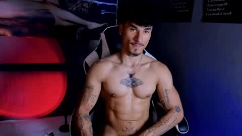 Snapshot of thomas_fit1 chatting on 28, 4, 2026 Thomas 3 JUST STAY AND BE MY LAST LOVE online show from 28, 4, 2026