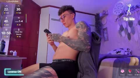 Thomas Grey online show from 12, 9, 2025