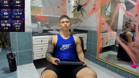 Snapshot of thomas_moon_ chatting on 9, 10, 2025 Thomas online show from 9, 10, 2025
