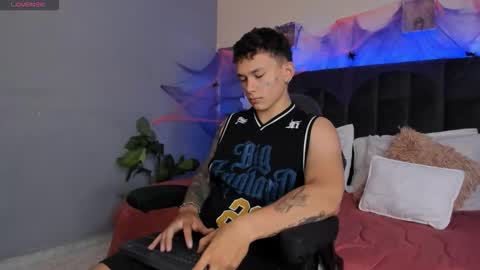 Snapshot of thomas_moon_ chatting on 16, 10, 2025 Thomas online show from 16, 10, 2025