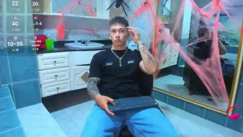 Snapshot of thomas_moon_ chatting on 17, 10, 2025 Thomas online show from 17, 10, 2025