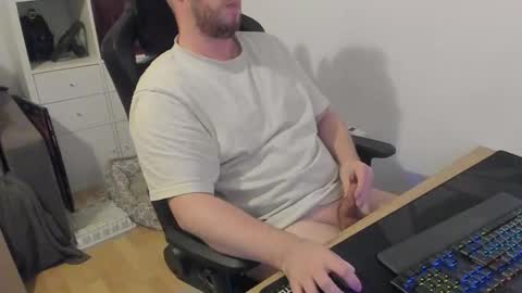 Snapshot of thommy2008 chatting on 31, 10, 2025 thommy2008 online show from 31, 10, 2025