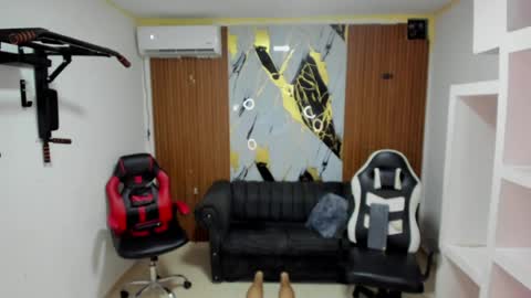 thomson_hot01 online show from 10, 4, 2026