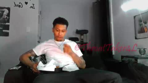 Snapshot of throattaker4l_ chatting on 27, 5, 2026 ThroatTaker4l online show from 27, 5, 2026