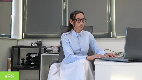 tia_j online show from 8, 4, 2026