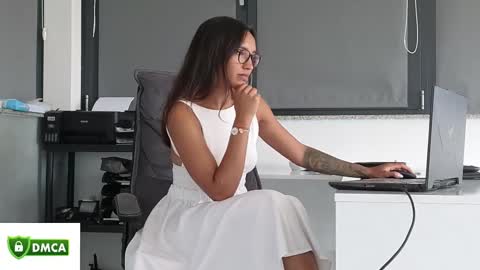 Snapshot of tia_j chatting on 7, 6, 2026 tia_j online show from 7, 6, 2026