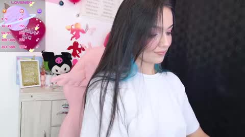 Tiana Le online show from 21, 2, 2025