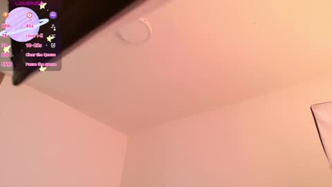 Tiana Le online show from 4, 10, 2025