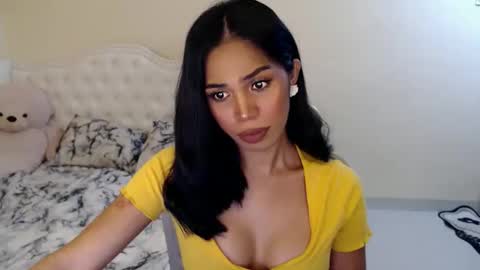 Snapshot of tiara_gurl16 chatting on 14, 10, 2025 tiara online show from 14, 10, 2025