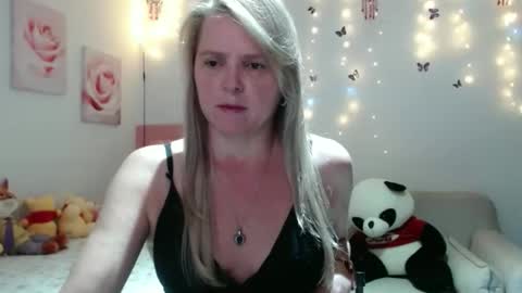 Snapshot of tifanycoopers chatting on 13, 3, 2026 Tifany online show from 13, 3, 2026