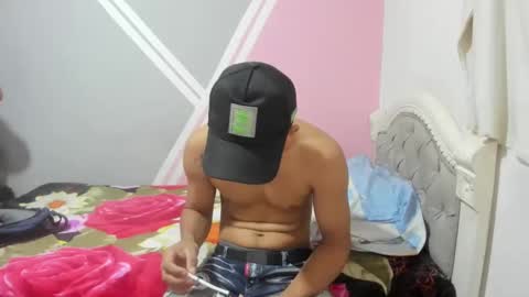 Snapshot of tiffany_and_leunam chatting on 6, 2, 2025 tiffany_and_leunam online show from 6, 2, 2025