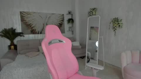 Tiffany Houston online show from 29, 4, 2026