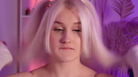 tiffanyjons online show from 4, 12, 2025