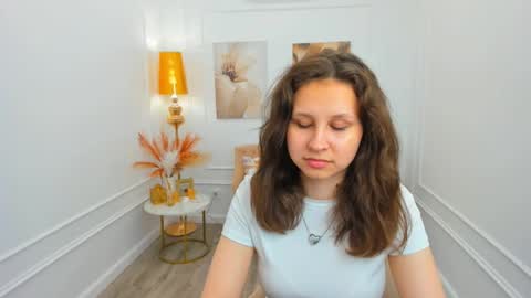 tiffanyyouwert online show from 20, 5, 2026
