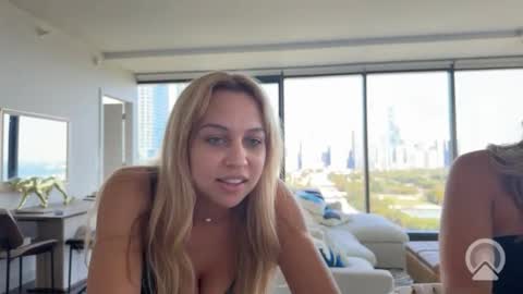 Tiffstreatsxoxo online show from 22, 9, 2025