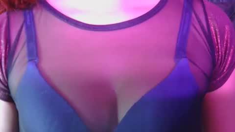 Snapshot of tiiny_emiily chatting on 20, 5, 2026 TIINY Special show when it reaches 10000 flowers online show from 20, 5, 2026