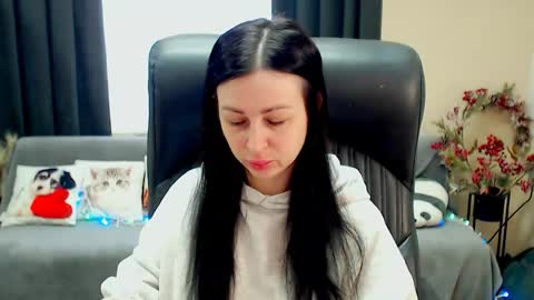 Snapshot of timeparadice chatting on 6, 5, 2026 Luisa online show from 6, 5, 2026
