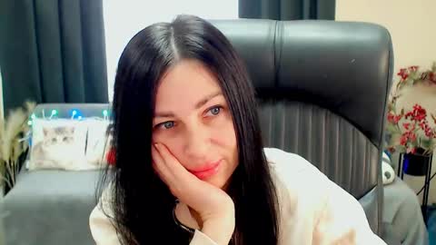 Snapshot of timeparadice chatting on 19, 5, 2026 Luisa online show from 19, 5, 2026