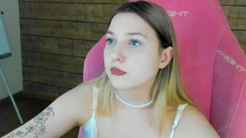 Snapshot of tinaburton chatting on 6, 5, 2026 TinaBurton online show from 6, 5, 2026