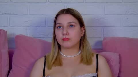 Snapshot of tinaburton chatting on 7, 5, 2026 TinaBurton online show from 7, 5, 2026