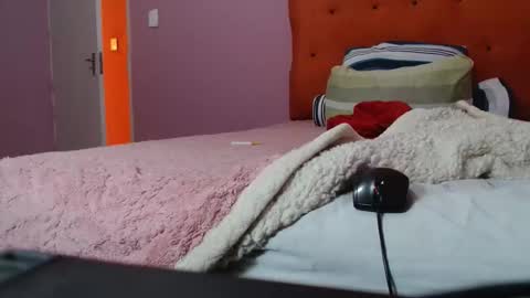 Snapshot of tinagiant chatting on 10, 6, 2026 tinagiant online show from 10, 6, 2026