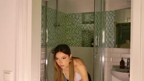 Snapshot of tinapie chatting on 26, 5, 2026 Tina online show from 26, 5, 2026