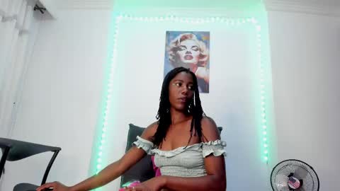 Snapshot of tinas_smith chatting on 19, 5, 2026 tinas_smith online show from 19, 5, 2026