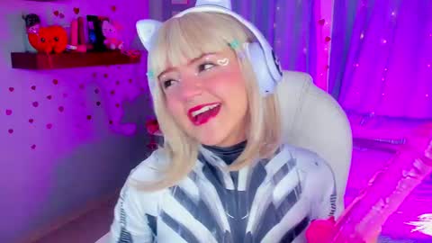 Snapshot of tiny__emmy chatting on 17, 2, 2025 Emmy blue berry1 online show from 17, 2, 2025