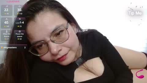 Snapshot of tiny_caroline chatting on 1, 12, 2025 Tiny Caroline online show from 1, 12, 2025