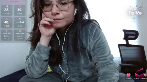 Snapshot of tiny_caroline chatting on 17, 12, 2025 Tiny Caroline online show from 17, 12, 2025