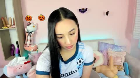 tiny_cora online show from 3, 10, 2025