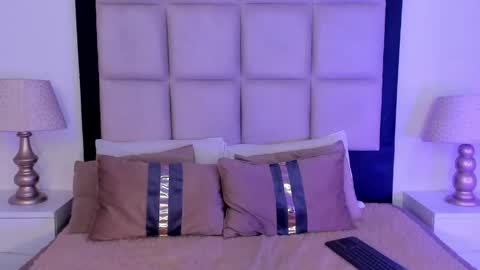Snapshot of tiny_thomm chatting on 14, 5, 2026 Thomm Independent Model online show from 14, 5, 2026