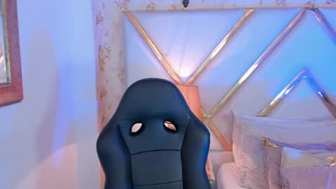 Thomm  Independent Model online show from 16, 7, 2026