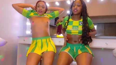 Snapshot of tinycasey18 chatting on 28, 3, 2026 Tip us ask our names online show from 28, 3, 2026