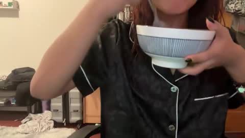 tinydaisy22 online show from 29, 11, 2025